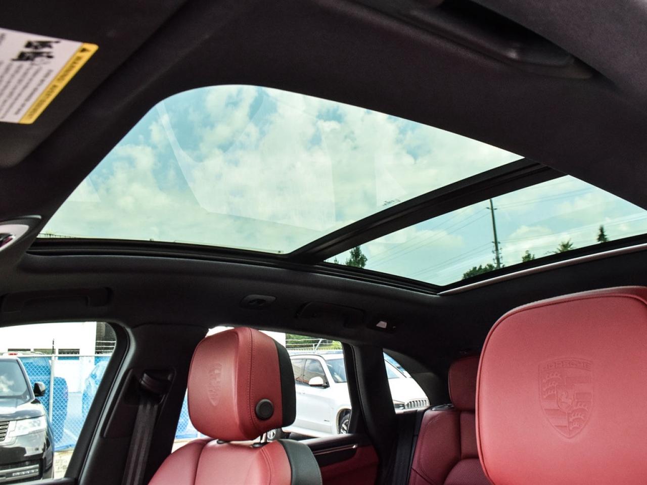 2024 Porsche Macan  Photo