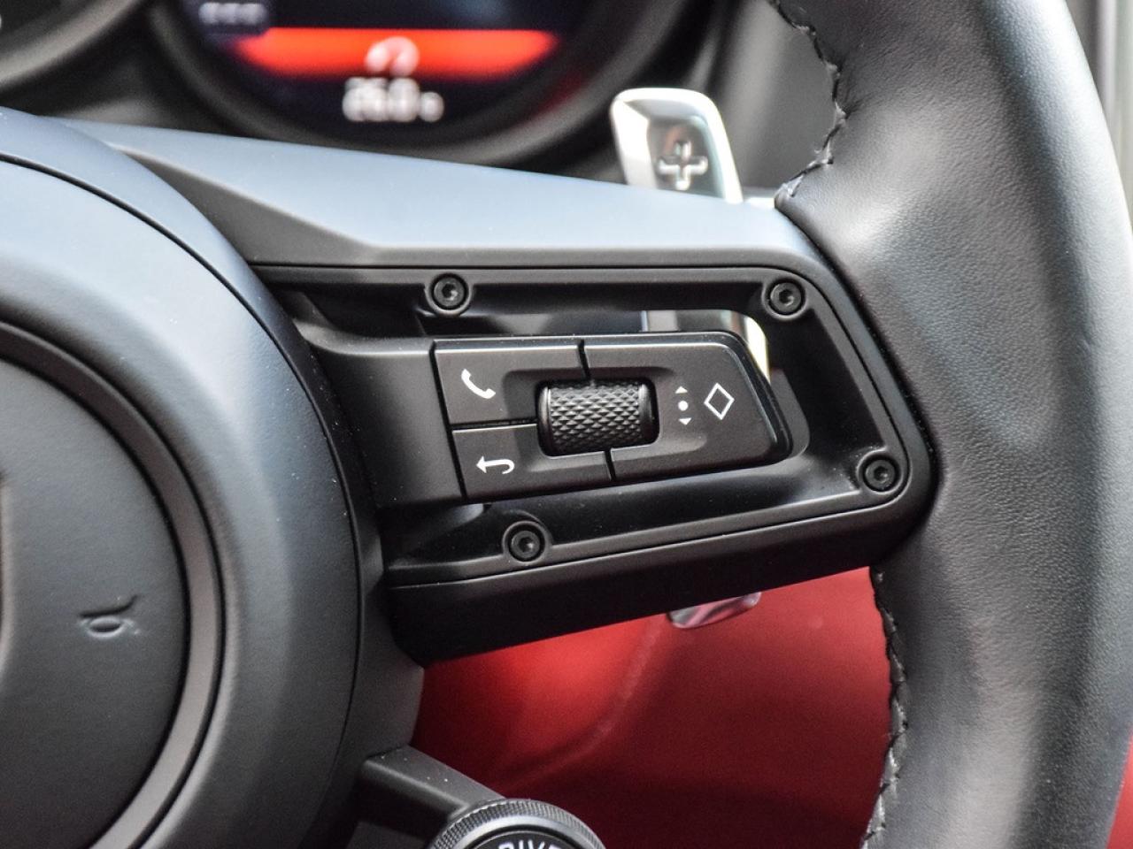 2024 Porsche Macan  Photo