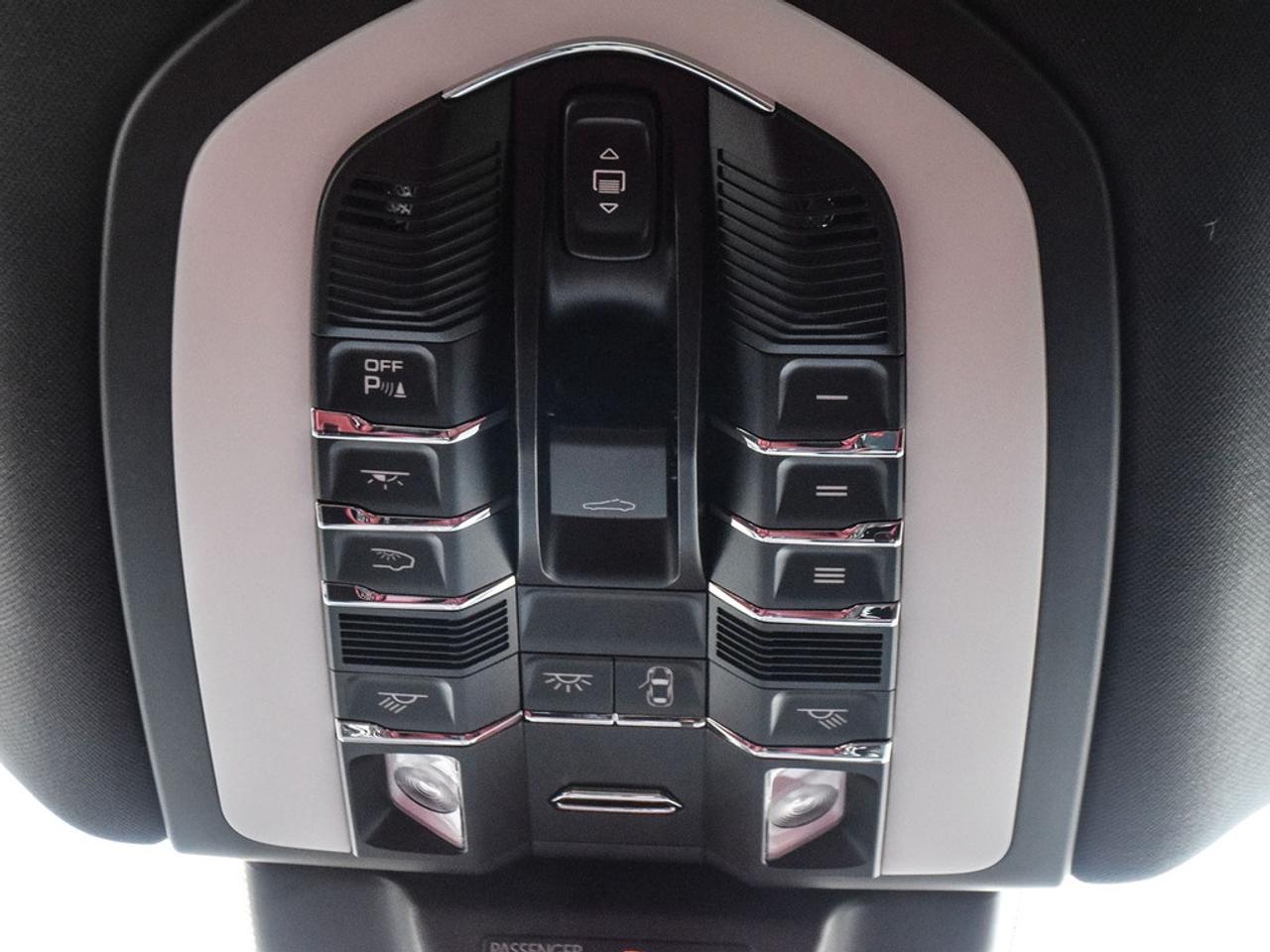 2024 Porsche Macan  Photo