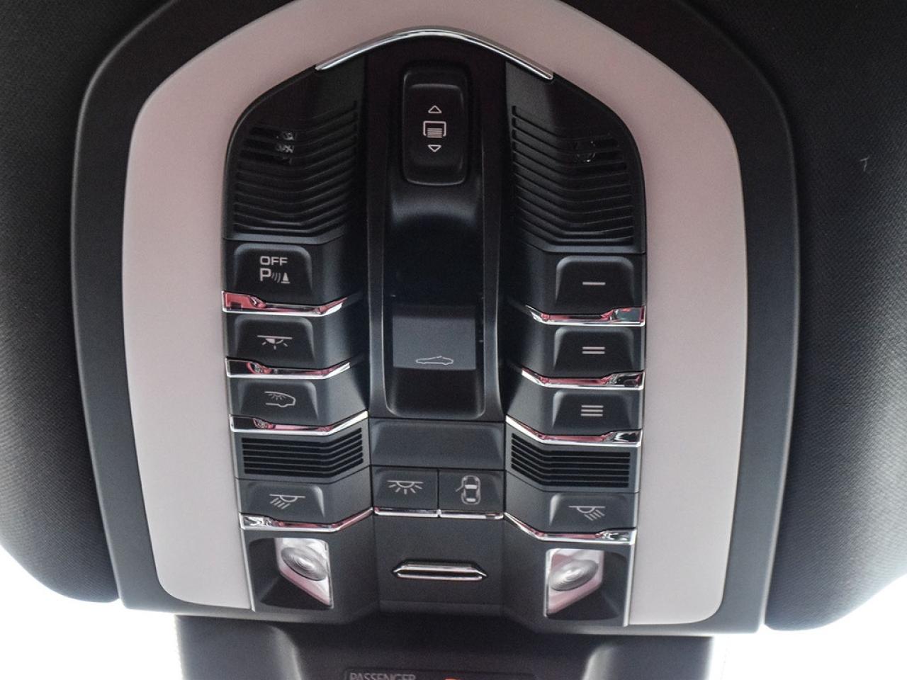 2024 Porsche Macan  Photo