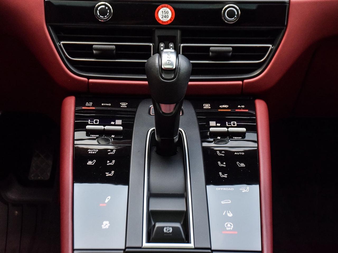 2024 Porsche Macan  Photo