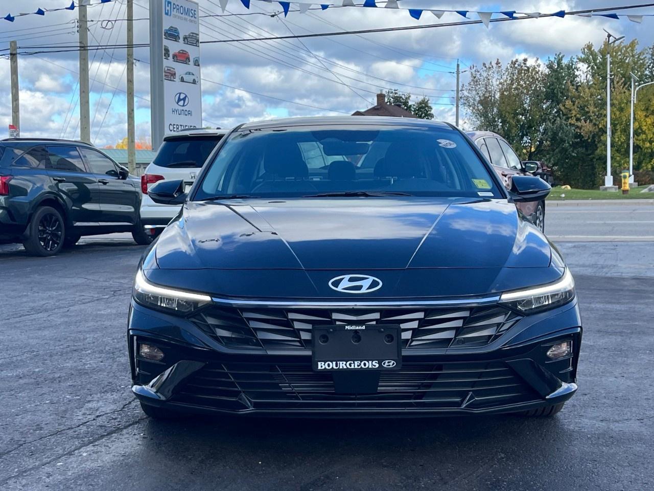 2025 Hyundai Elantra Luxury IVT Photo