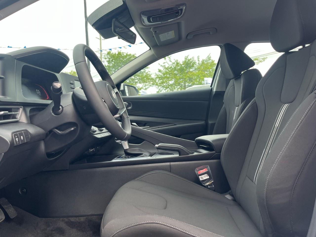 2025 Hyundai Elantra Preferred IVT Photo