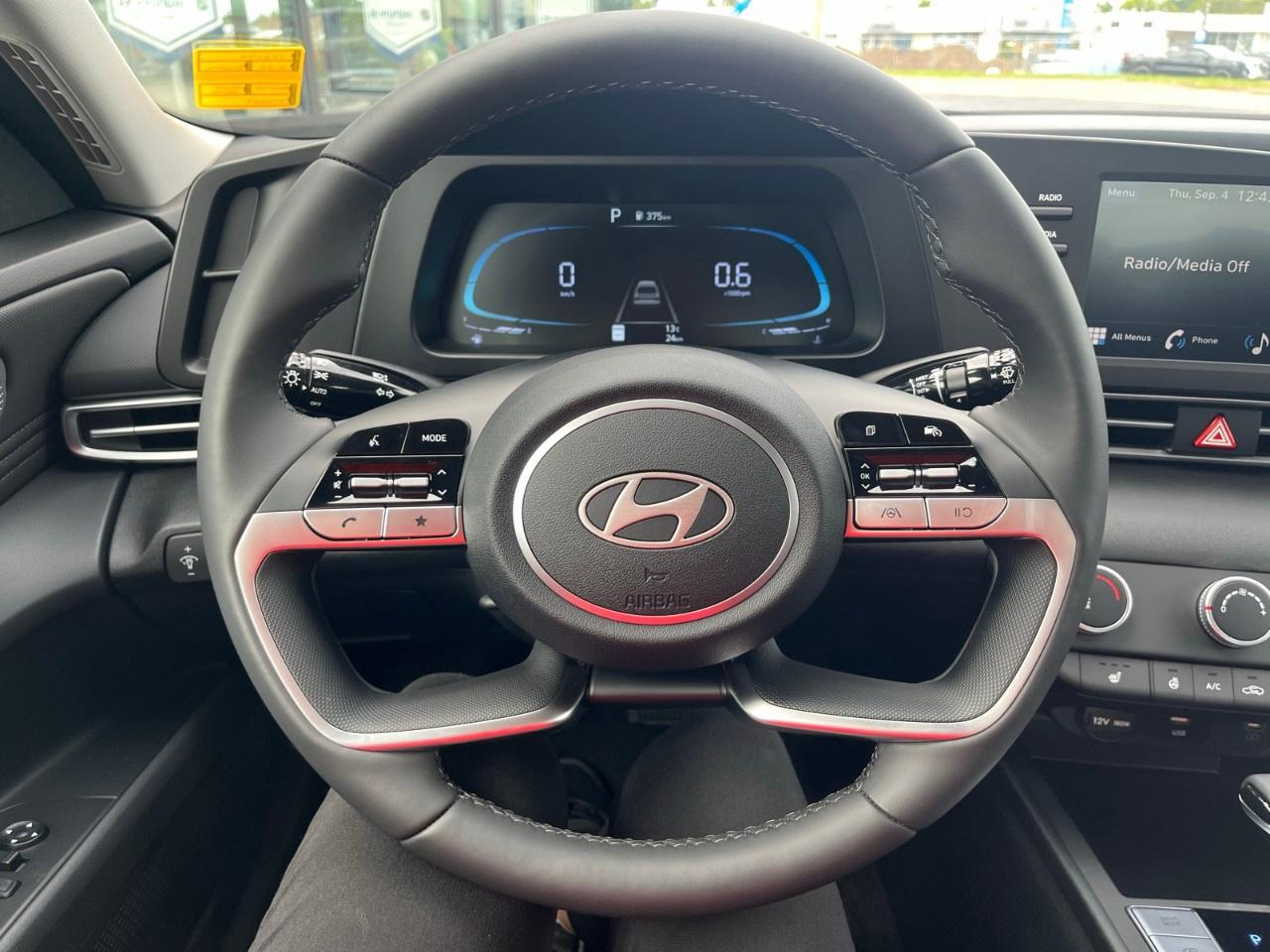 2025 Hyundai Elantra Preferred IVT Photo