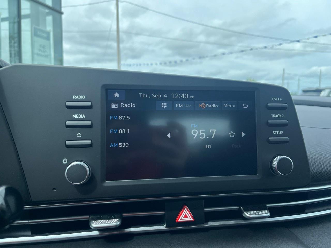 2025 Hyundai Elantra Preferred IVT Photo