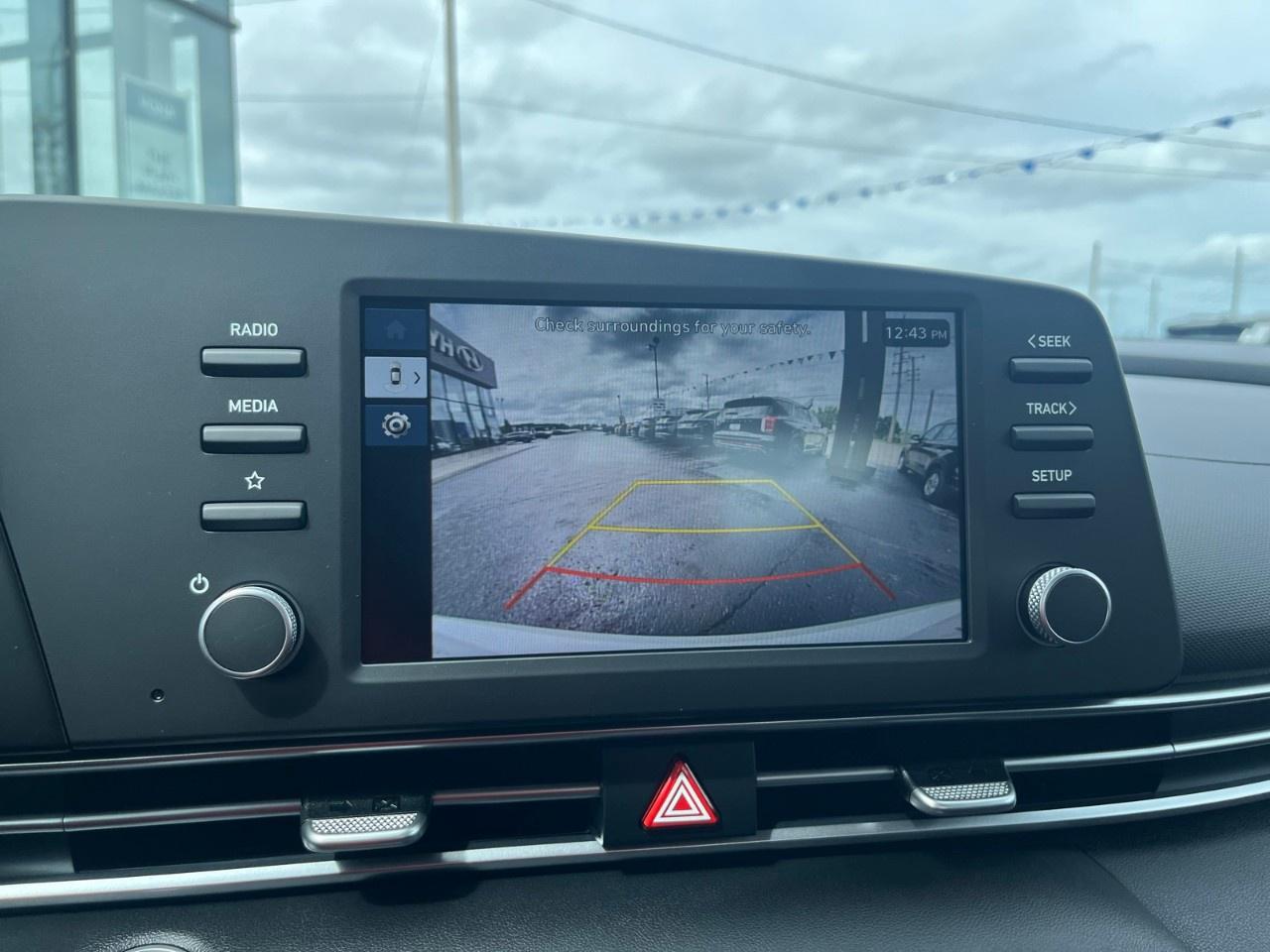 2025 Hyundai Elantra Preferred IVT Photo