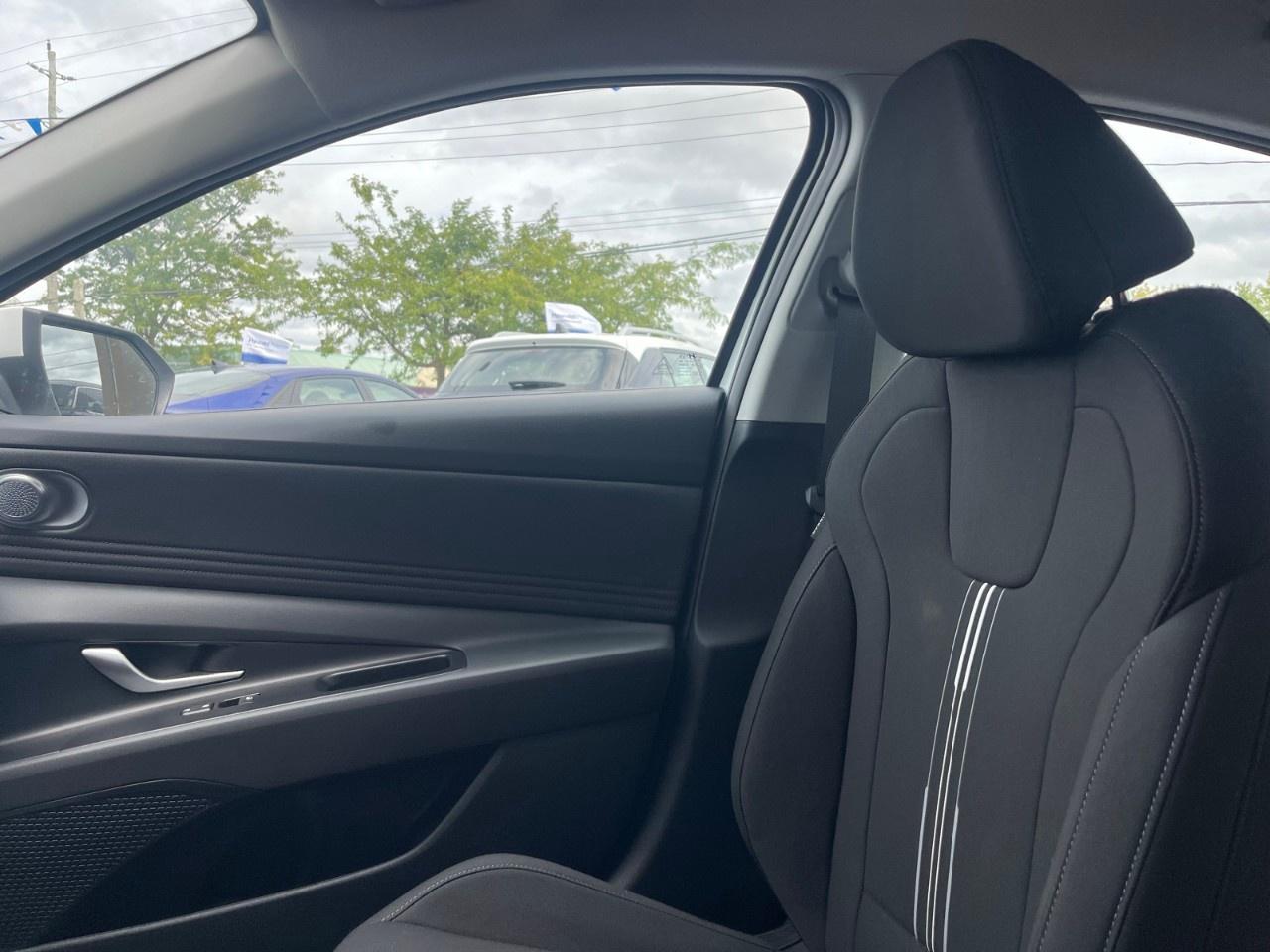 2025 Hyundai Elantra Preferred IVT Photo