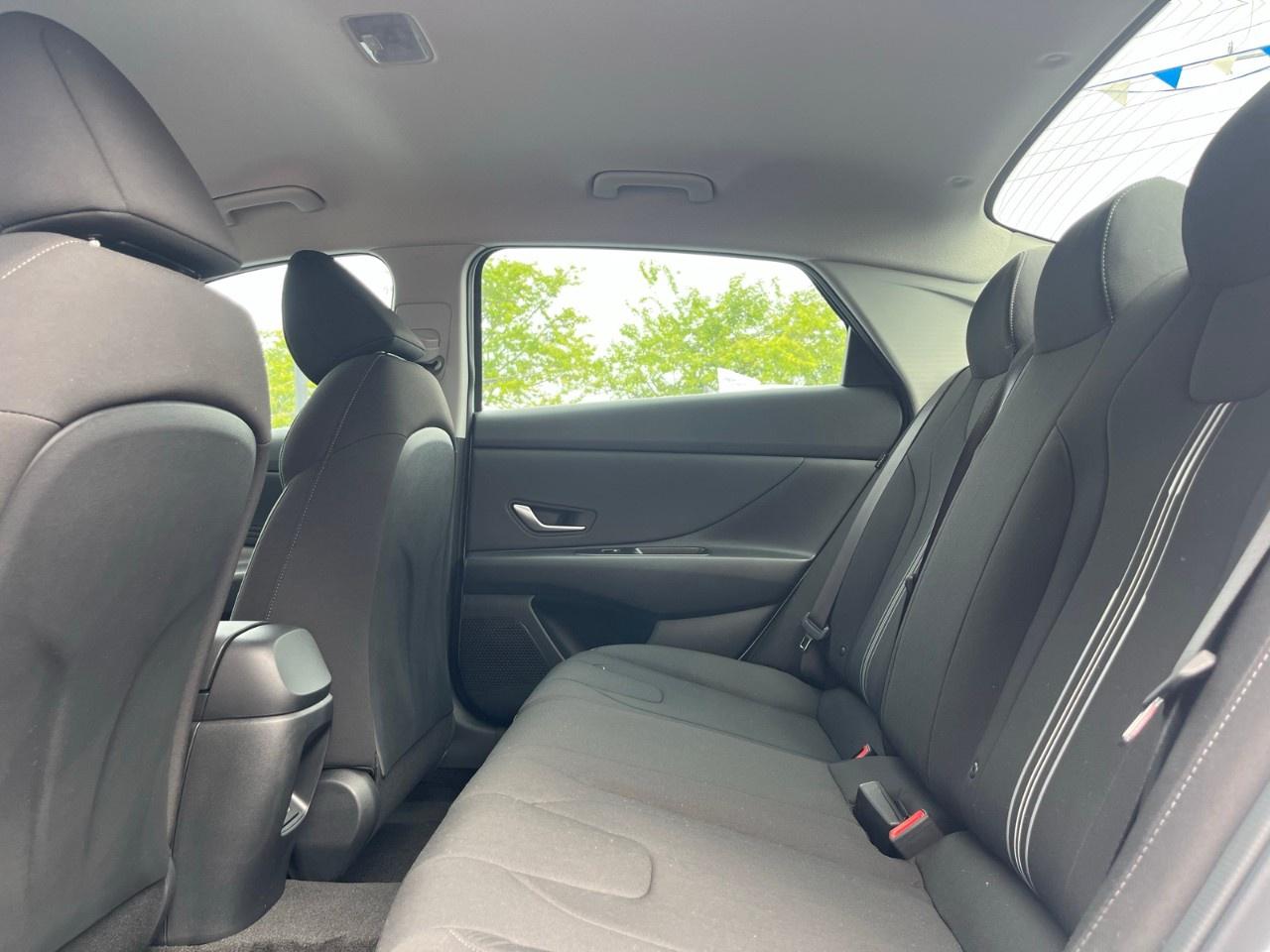 2025 Hyundai Elantra Preferred IVT Photo