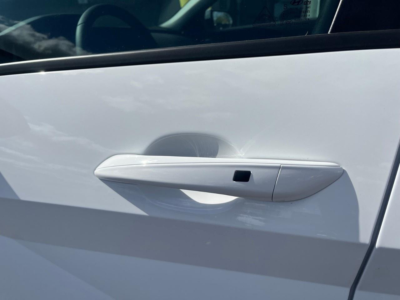 2025 Hyundai Elantra Preferred IVT Photo