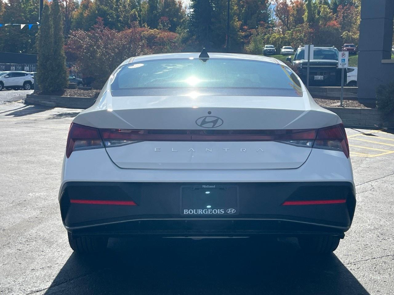 2025 Hyundai Elantra Preferred IVT Photo