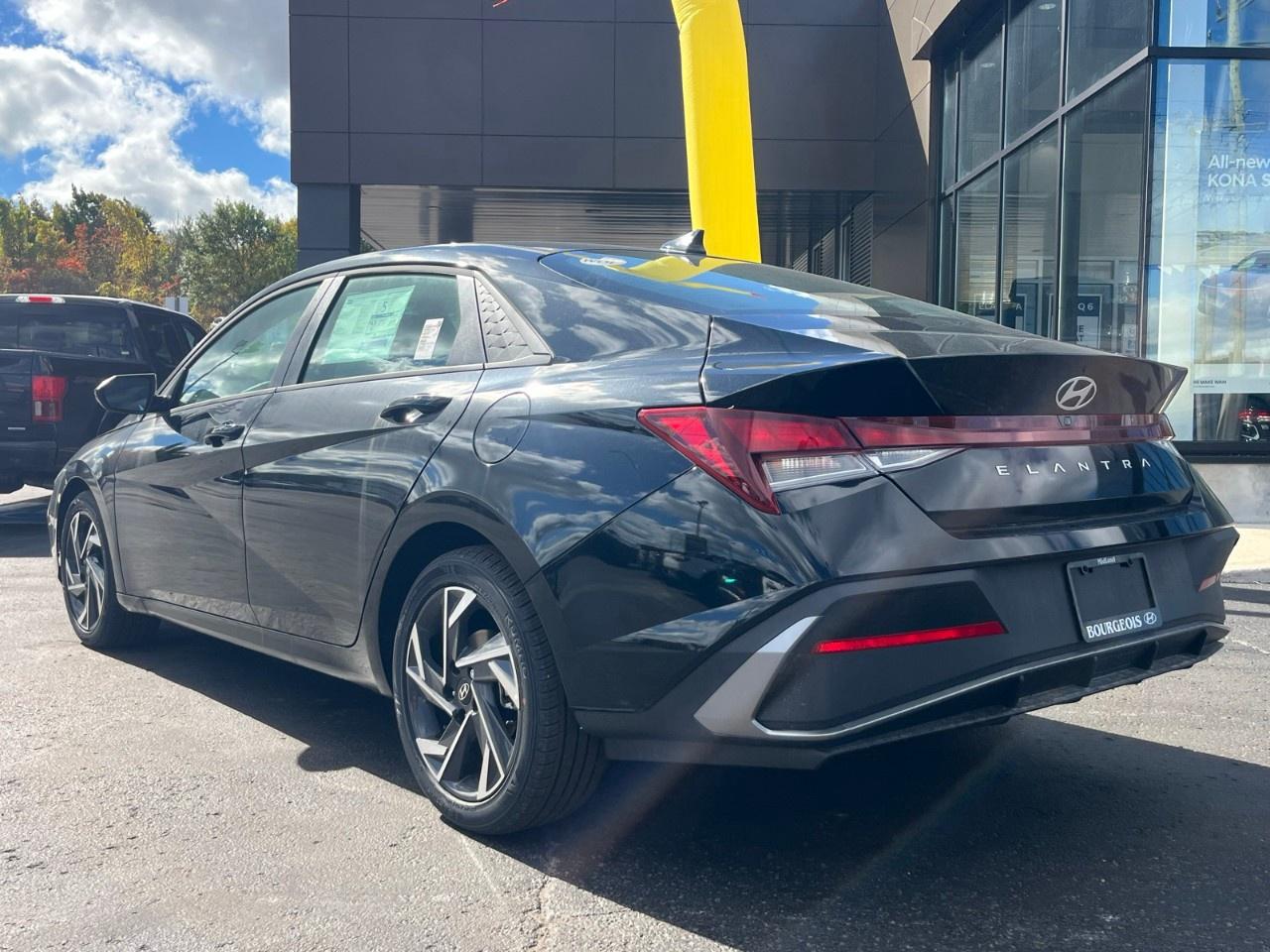 2025 Hyundai Elantra Preferred IVT w/Tech Pkg Photo4