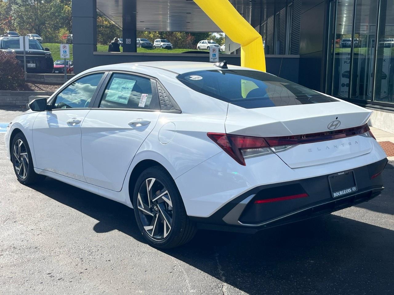 2025 Hyundai Elantra Preferred IVT w/Tech Pkg Photo4