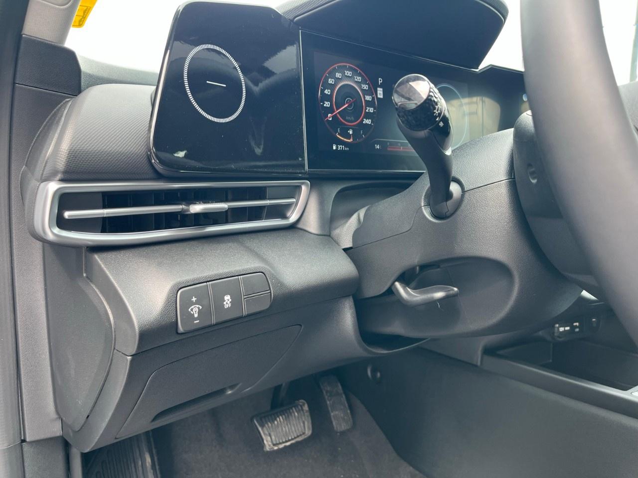 2025 Hyundai Elantra Preferred IVT w/Tech Pkg Photo