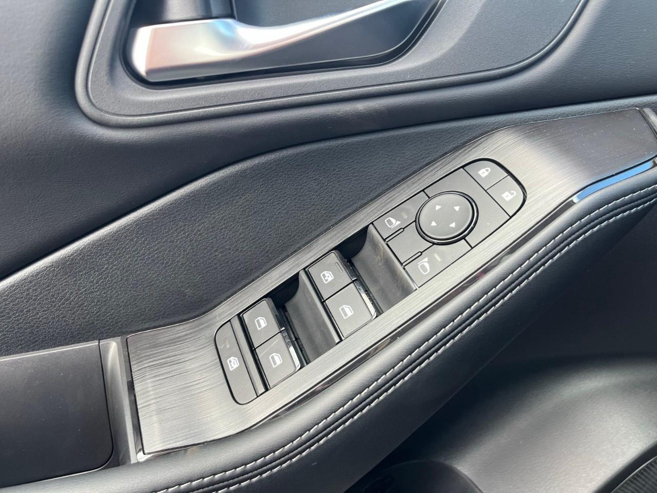 2026 Nissan Rogue AWD SV Moonroof Photo