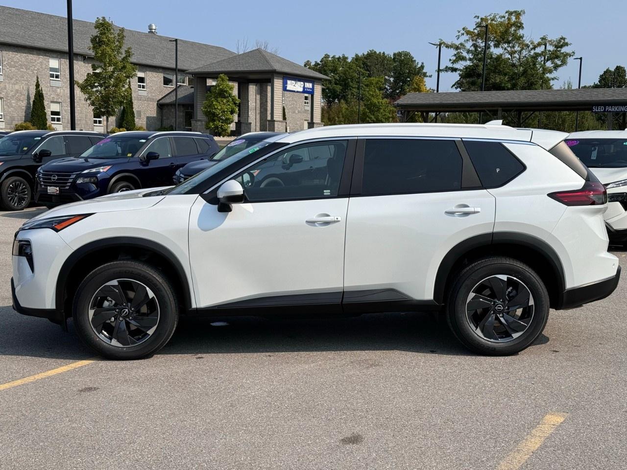2026 Nissan Rogue AWD SV Moonroof Photo2