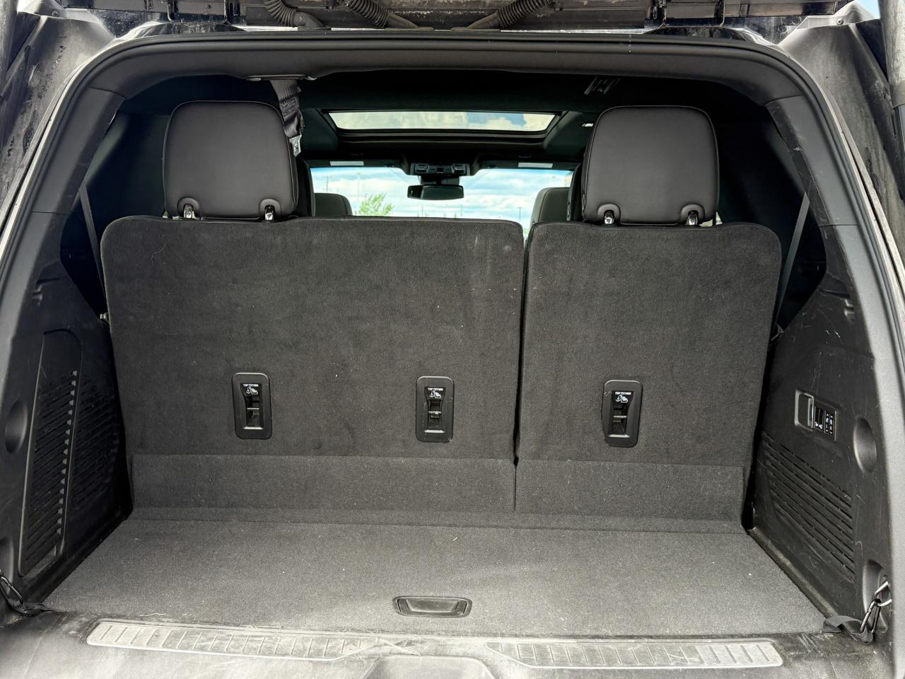 2023 Chevrolet Tahoe Z71 ONE OWNER, CLEAN CARFAX, 6.2L V8, MAX TRAILERING PACKAGE, HEATED SEATS, HEATED STEERING WHEEL, NAVIGATION, BOSE AUDIO SYSTEM, SUNROOF, REMOTE START, HD SURROUND VISION Photo4