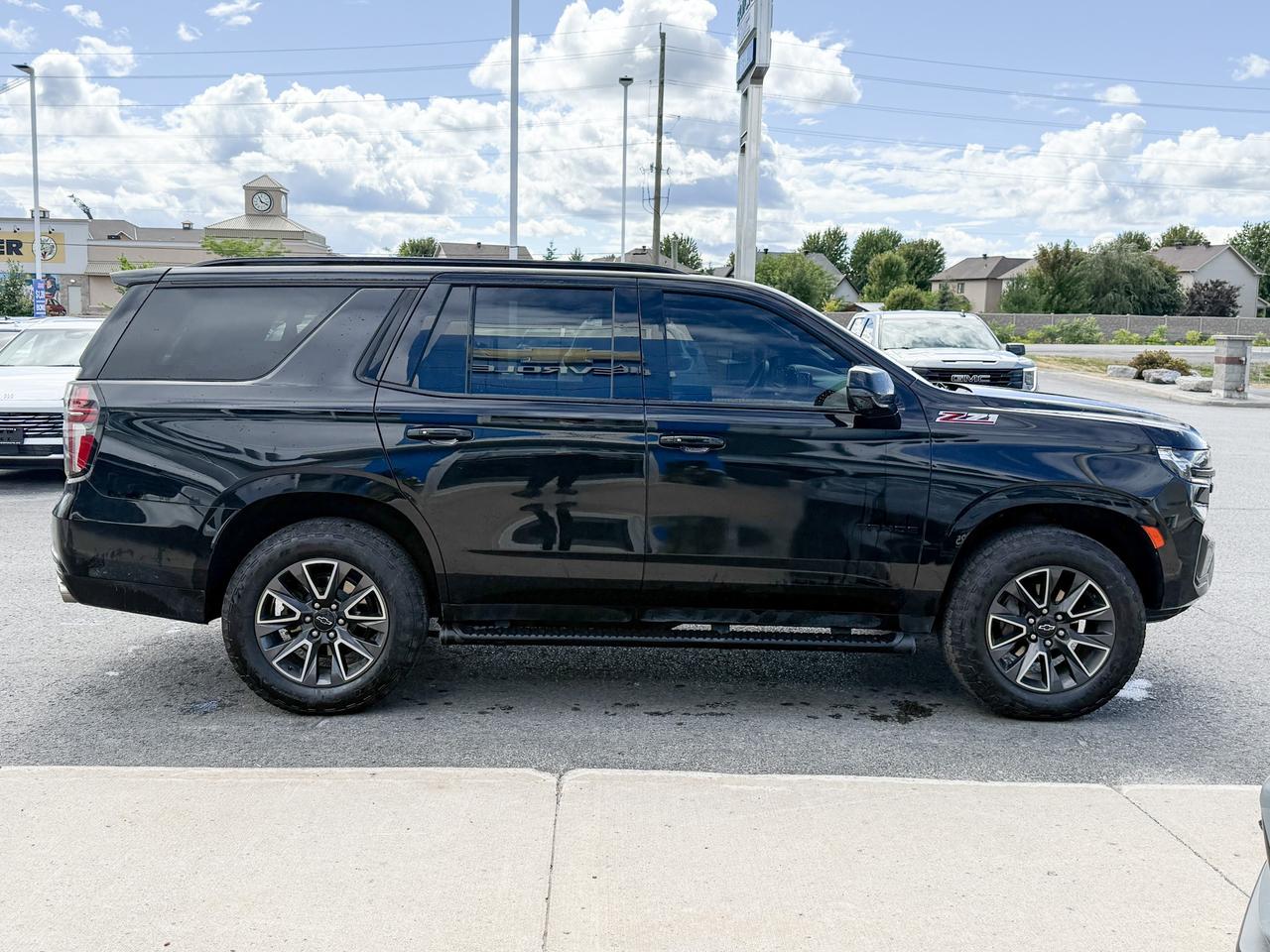 2023 Chevrolet Tahoe Z71 ONE OWNER, CLEAN CARFAX, 6.2L V8, MAX TRAILERING PACKAGE, HEATED SEATS, HEATED STEERING WHEEL, NAVIGATION, BOSE AUDIO SYSTEM, SUNROOF, REMOTE START, HD SURROUND VISION Photo