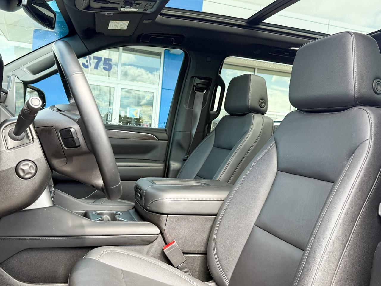 2023 Chevrolet Tahoe Z71 ONE OWNER, CLEAN CARFAX, 6.2L V8, MAX TRAILERING PACKAGE, HEATED SEATS, HEATED STEERING WHEEL, NAVIGATION, BOSE AUDIO SYSTEM, SUNROOF, REMOTE START, HD SURROUND VISION Photo