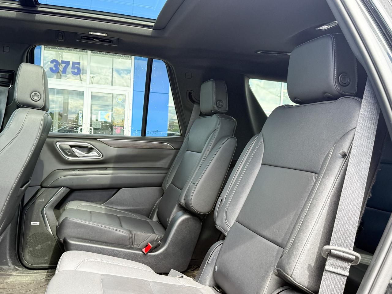 2023 Chevrolet Tahoe Z71 ONE OWNER, CLEAN CARFAX, 6.2L V8, MAX TRAILERING PACKAGE, HEATED SEATS, HEATED STEERING WHEEL, NAVIGATION, BOSE AUDIO SYSTEM, SUNROOF, REMOTE START, HD SURROUND VISION Photo