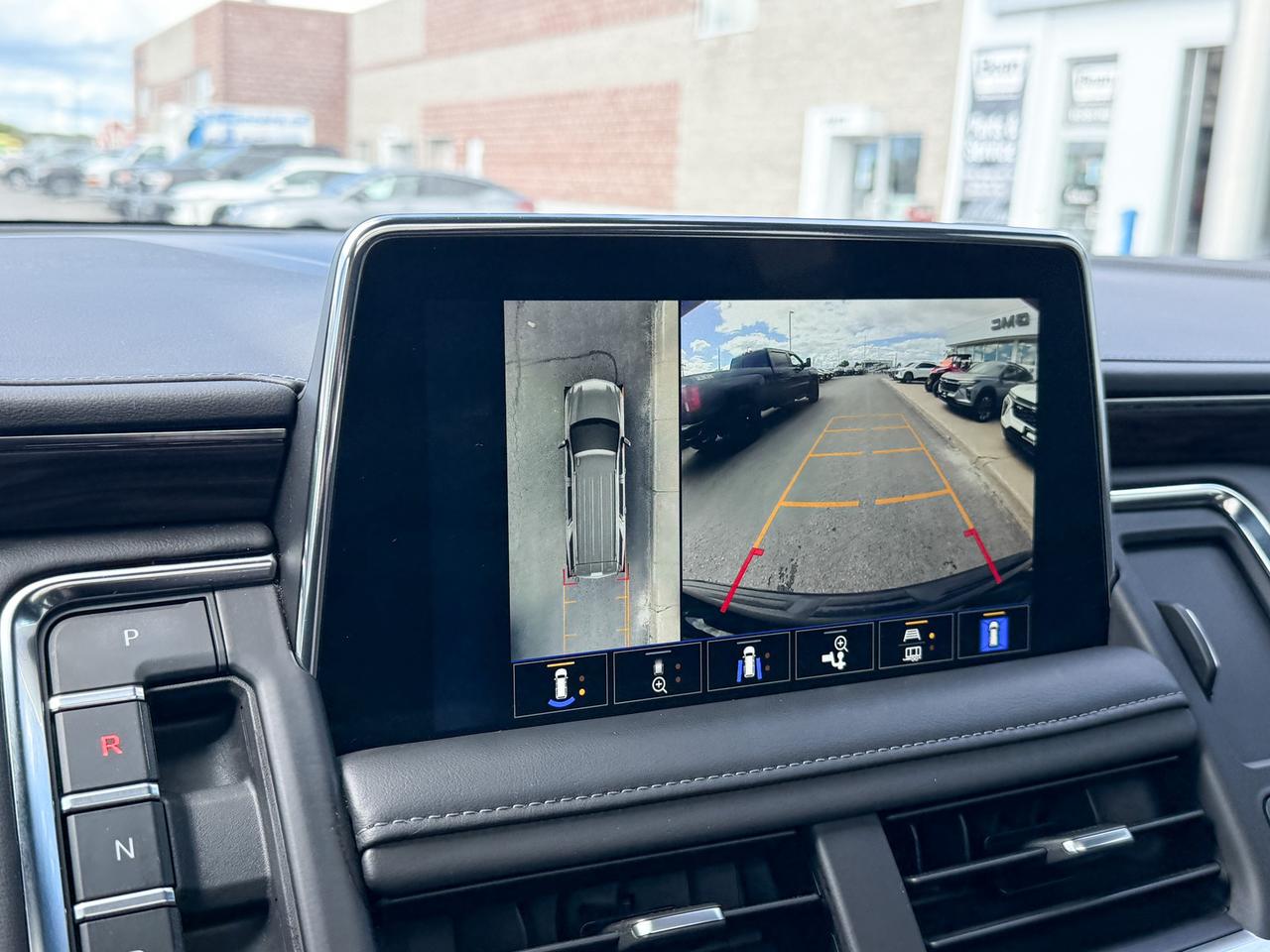 2023 Chevrolet Tahoe Z71 ONE OWNER, CLEAN CARFAX, 6.2L V8, MAX TRAILERING PACKAGE, HEATED SEATS, HEATED STEERING WHEEL, NAVIGATION, BOSE AUDIO SYSTEM, SUNROOF, REMOTE START, HD SURROUND VISION Photo