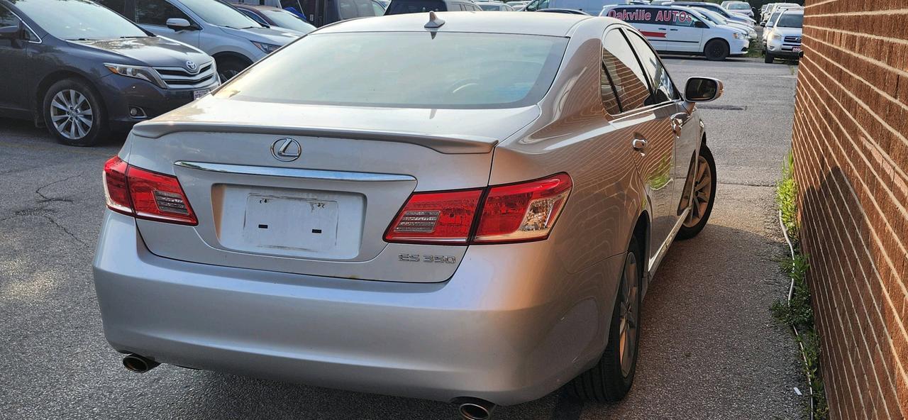2011 Lexus ES 350 4dr Sdn Photo