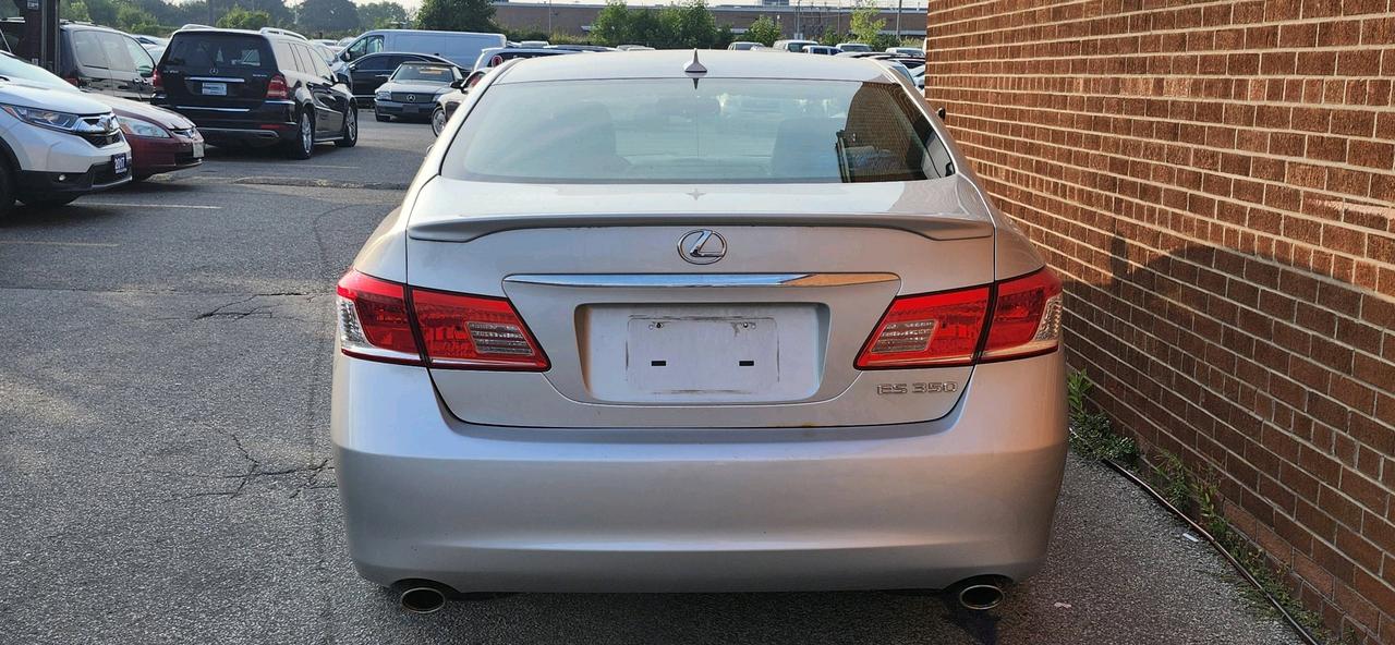 2011 Lexus ES 350 4dr Sdn Photo