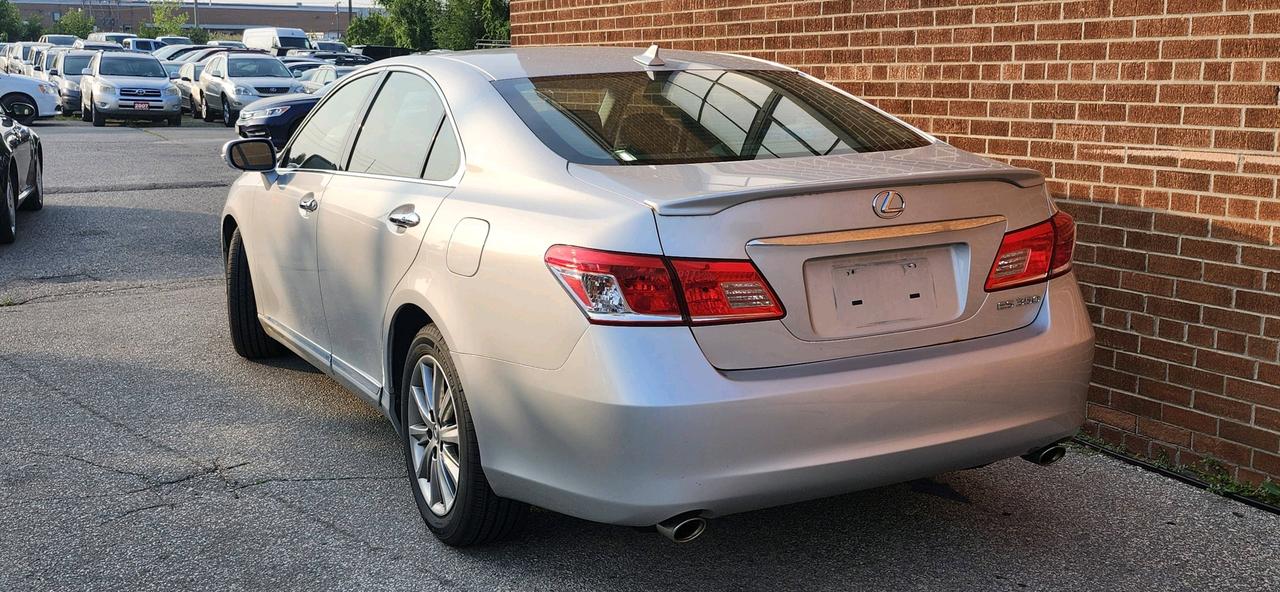 2011 Lexus ES 350 4dr Sdn Photo2