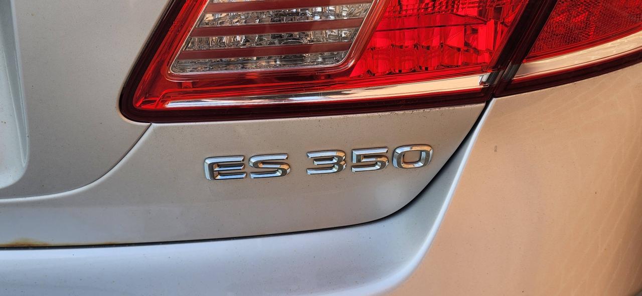 2011 Lexus ES 350 4dr Sdn Photo