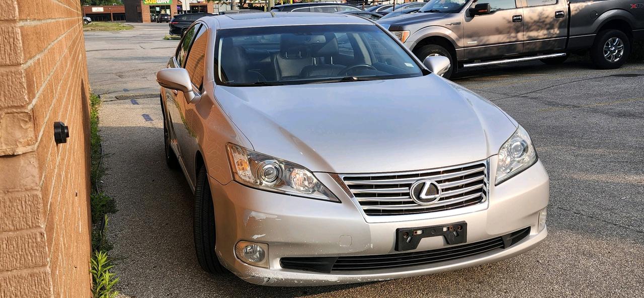 2011 Lexus ES 350 4dr Sdn Photo