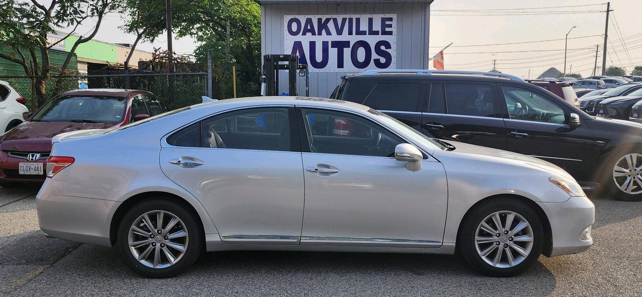 2011 Lexus ES 350 4dr Sdn Photo