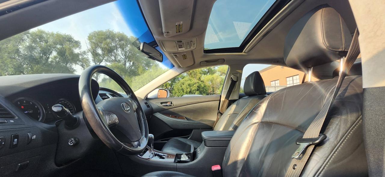 2011 Lexus ES 350 4dr Sdn Photo