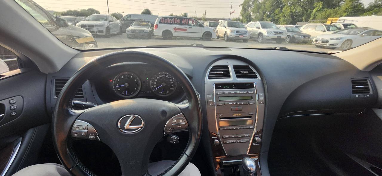 2011 Lexus ES 350 4dr Sdn Photo