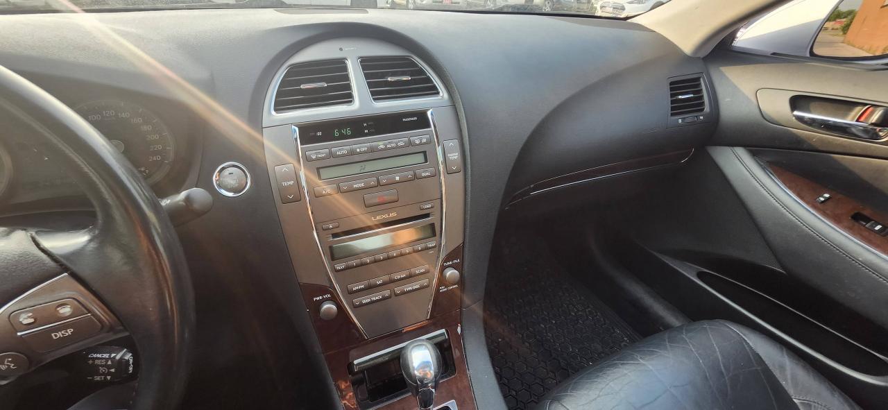 2011 Lexus ES 350 4dr Sdn Photo