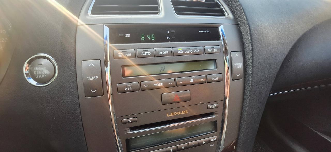 2011 Lexus ES 350 4dr Sdn Photo