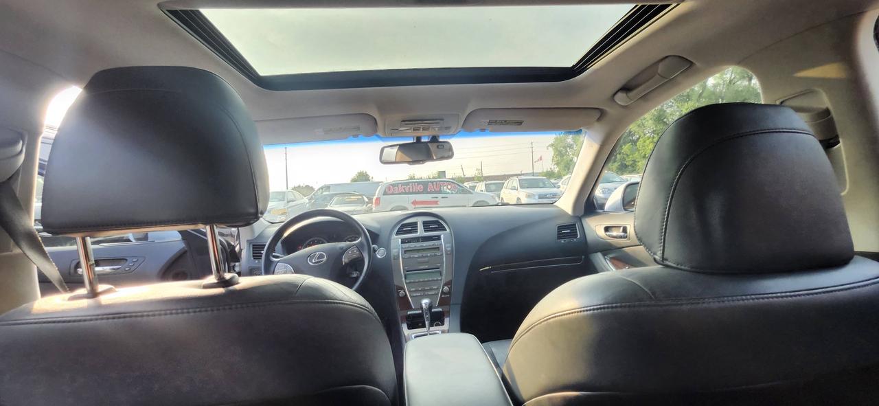 2011 Lexus ES 350 4dr Sdn Photo