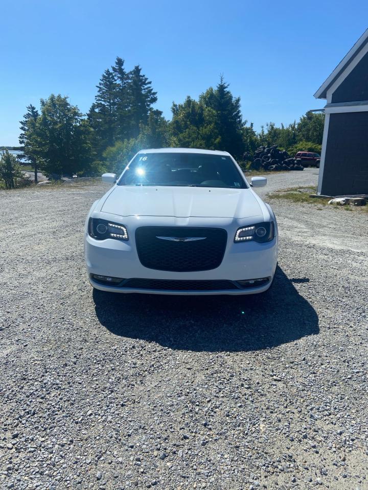 2016 Chrysler 300 300S Photo2