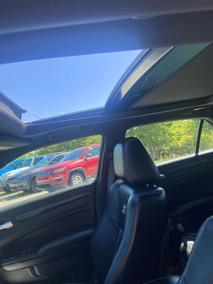 2016 Chrysler 300 300S Photo25