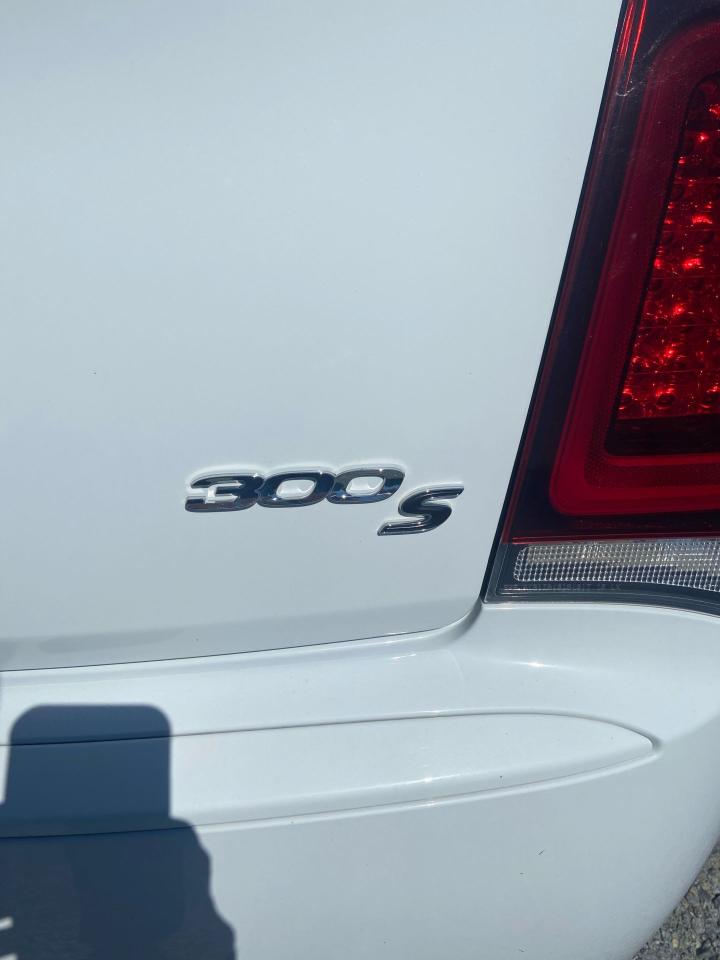 2016 Chrysler 300 300S Photo22