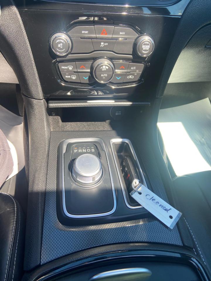 2016 Chrysler 300 300S Photo13