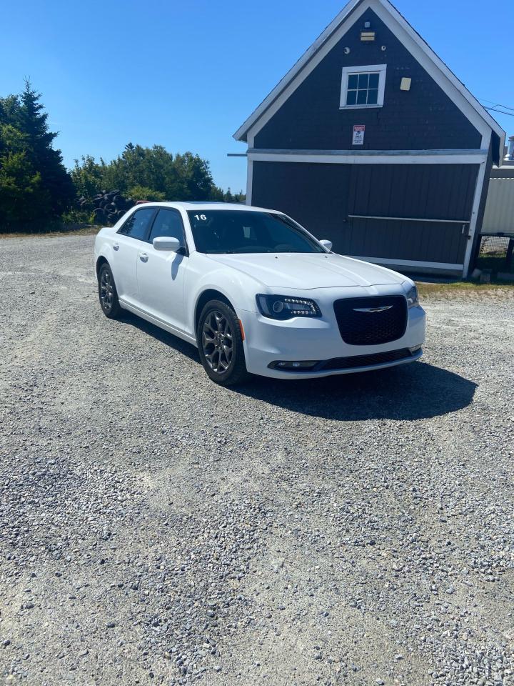 2016 Chrysler 300 300S Photo18