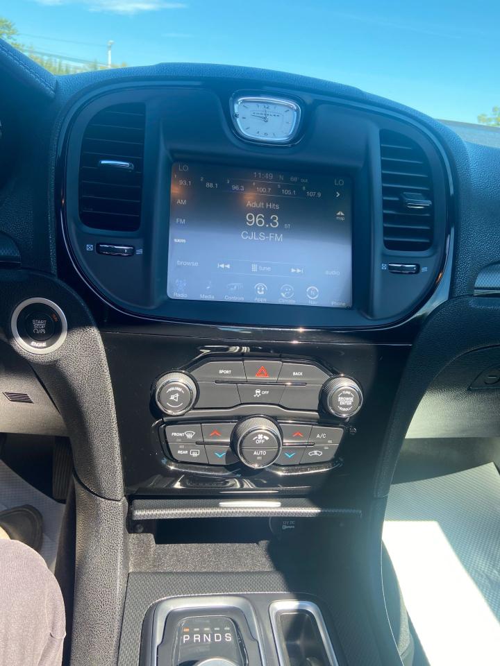 2016 Chrysler 300 300S Photo27