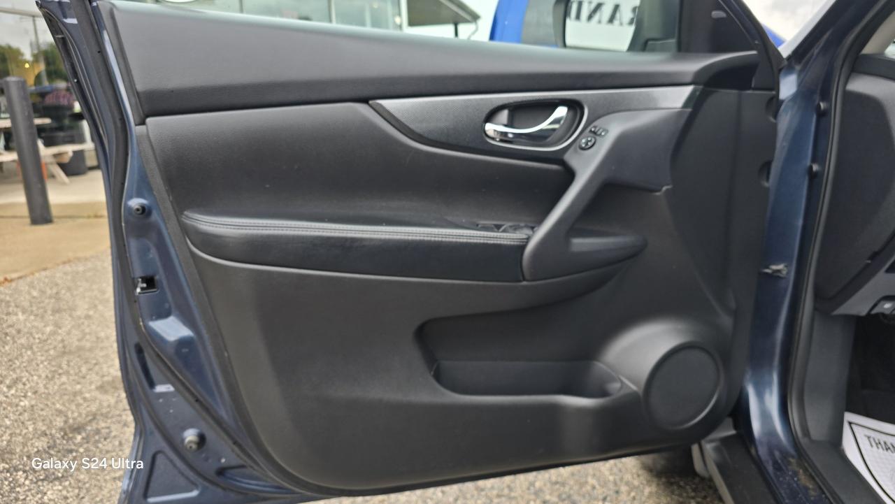 2015 Nissan Rogue SL - Photo #16