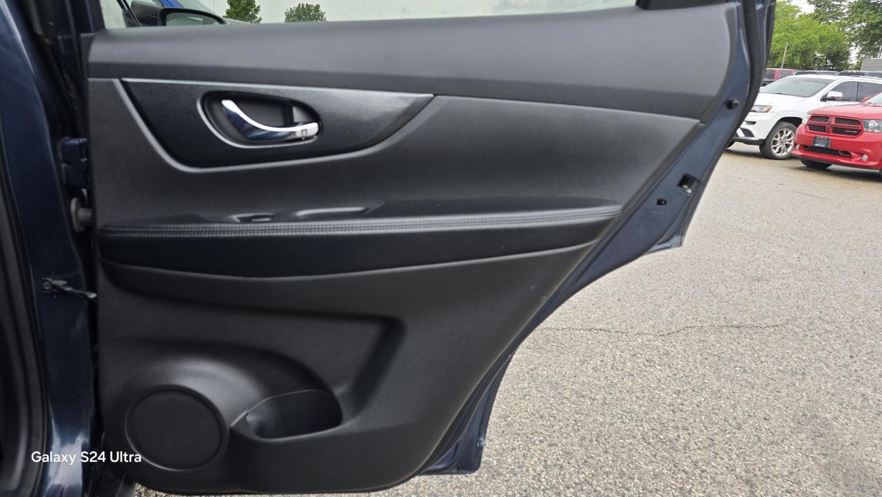 2015 Nissan Rogue SL - Photo #14
