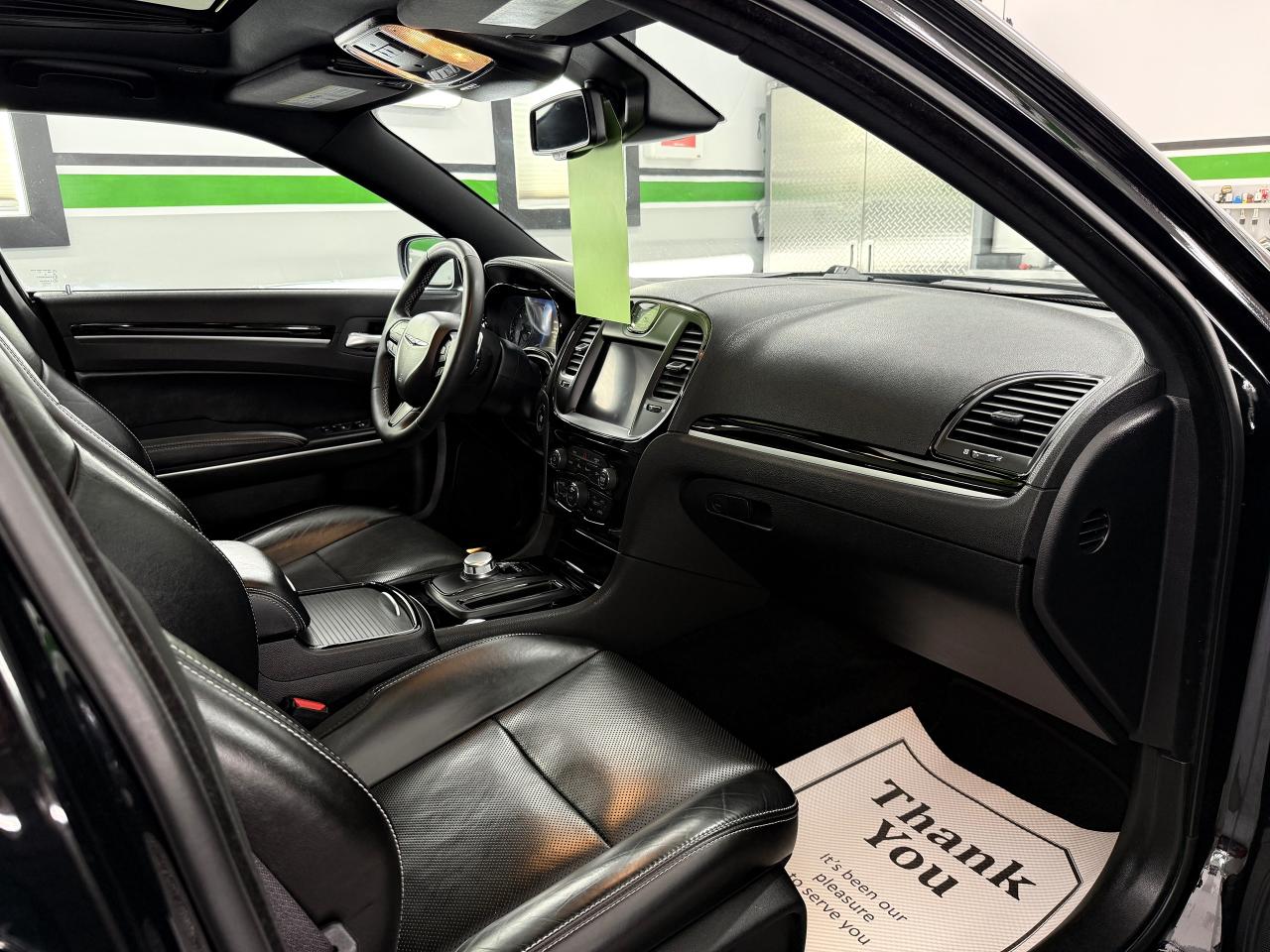2023 Chrysler 300 *PENDING SALE* - Photo #11