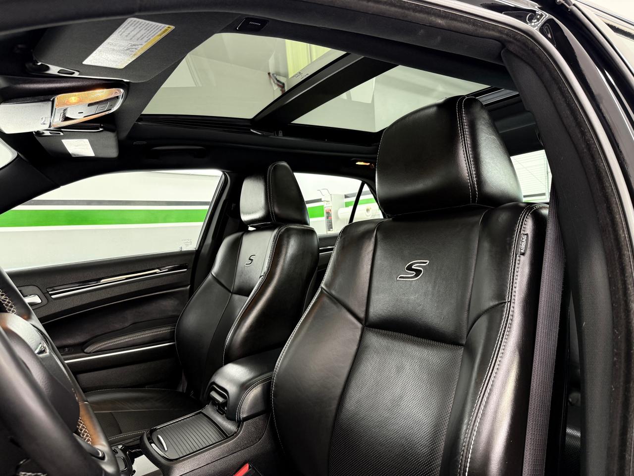 2023 Chrysler 300 *PENDING SALE* - Photo #9