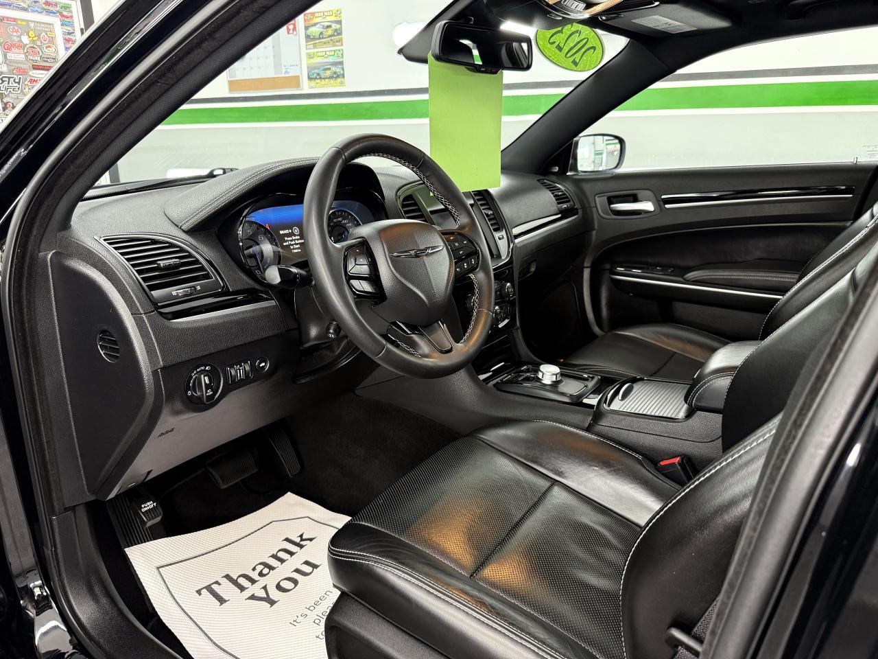 2023 Chrysler 300 *PENDING SALE* - Photo #7