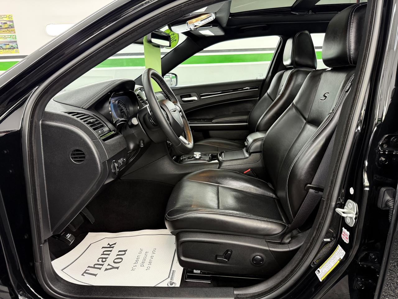 2023 Chrysler 300 *PENDING SALE* - Photo #8