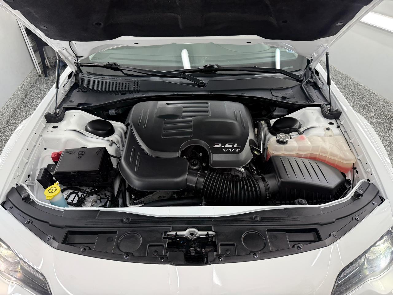 2023 Chrysler 300 *PENDING SALE* - Photo #12