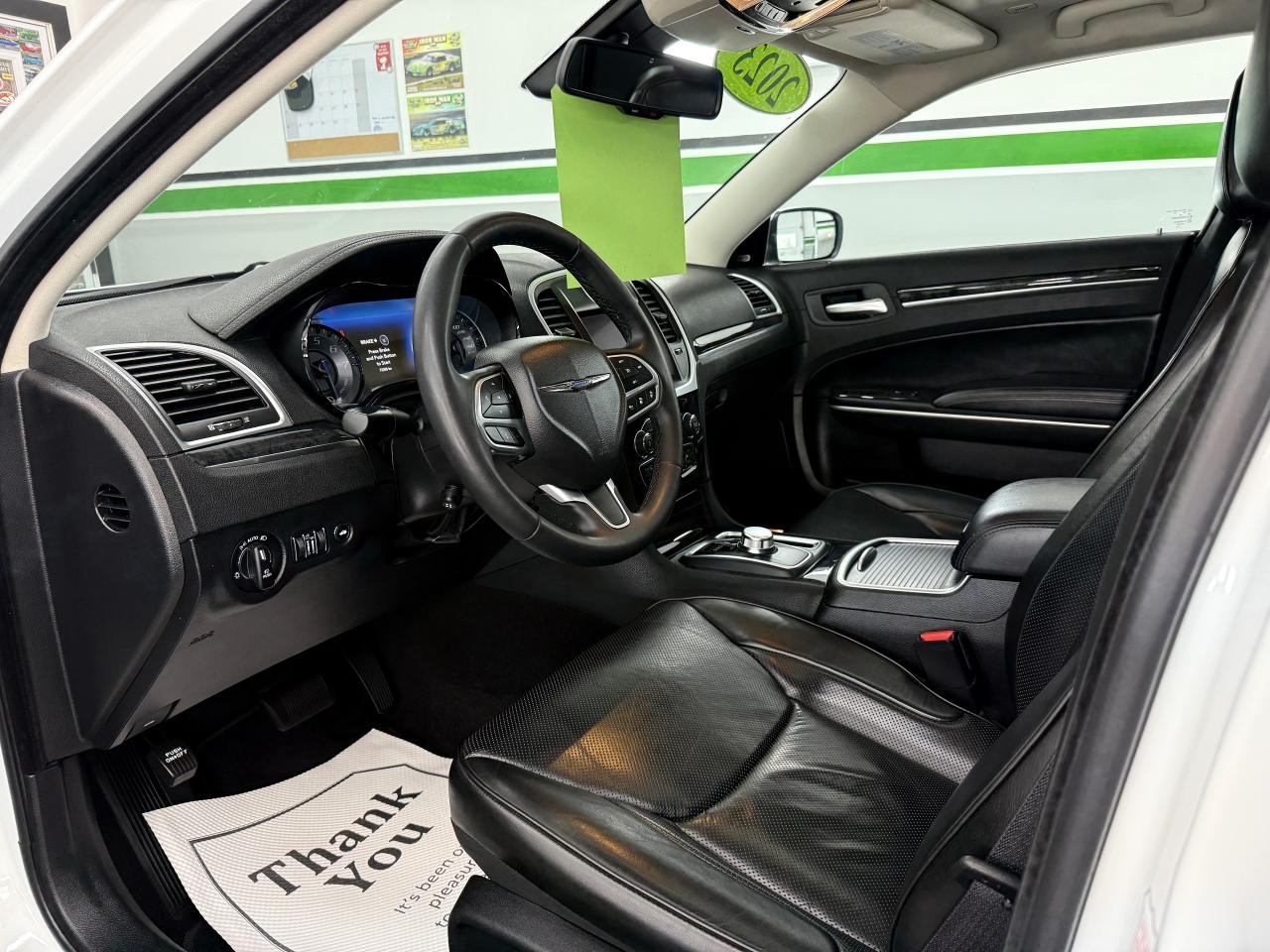 2023 Chrysler 300 *PENDING SALE* - Photo #7