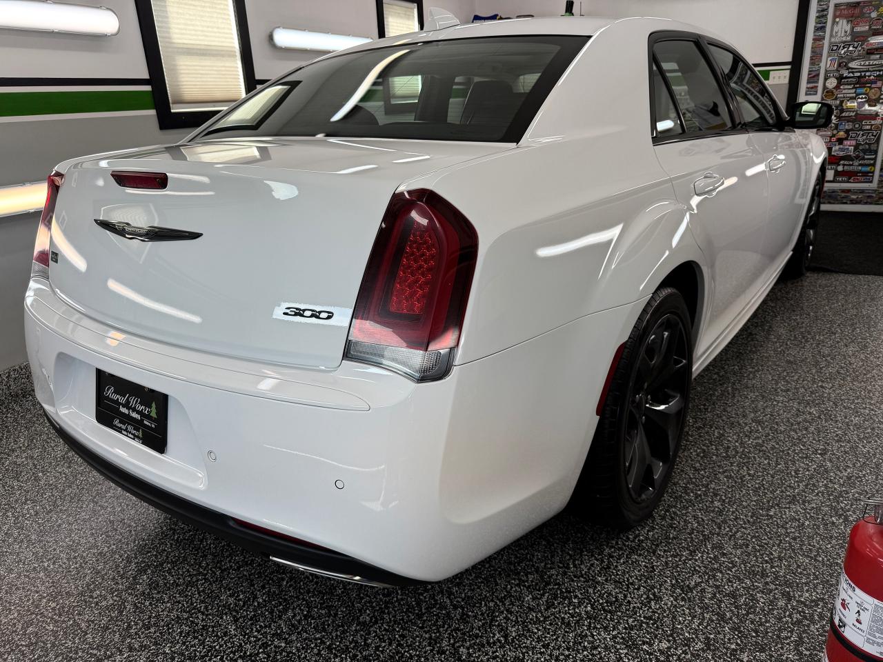 2023 Chrysler 300 *PENDING SALE* - Photo #6